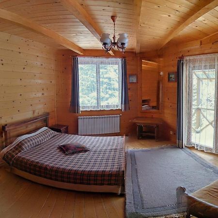 12 Months Estate Guest House Myslovka Екстериор снимка