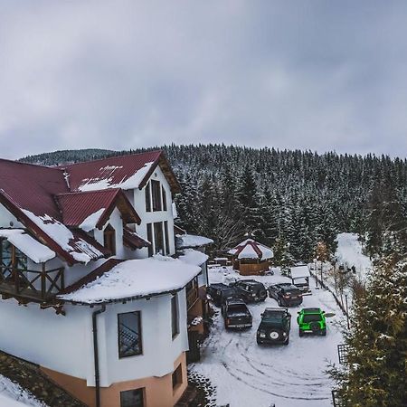 12 Months Estate Guest House Myslovka Екстериор снимка
