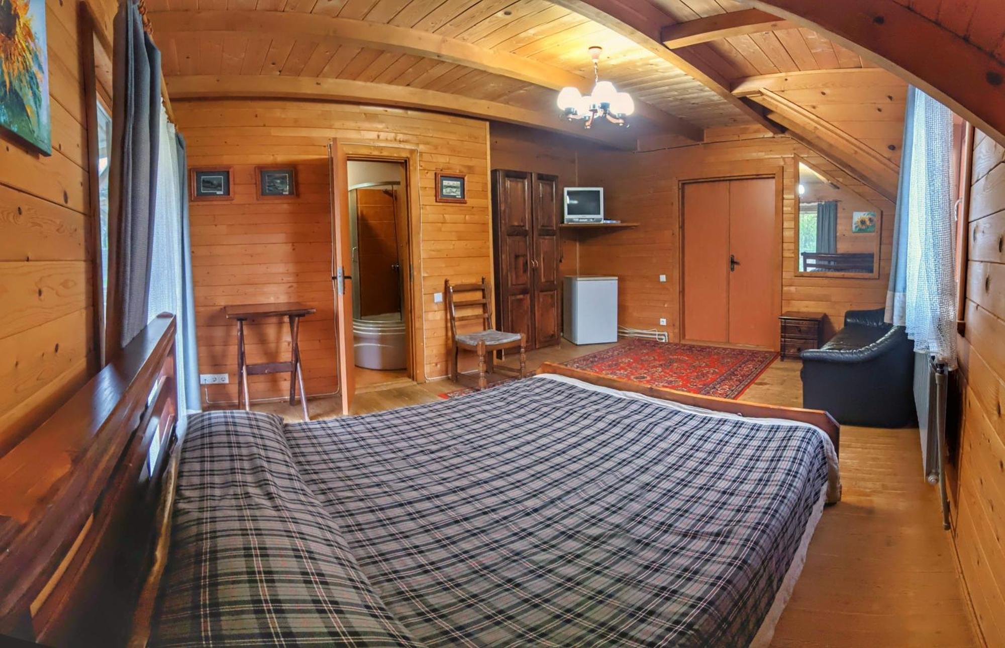 12 Months Estate Guest House Myslovka Стая снимка