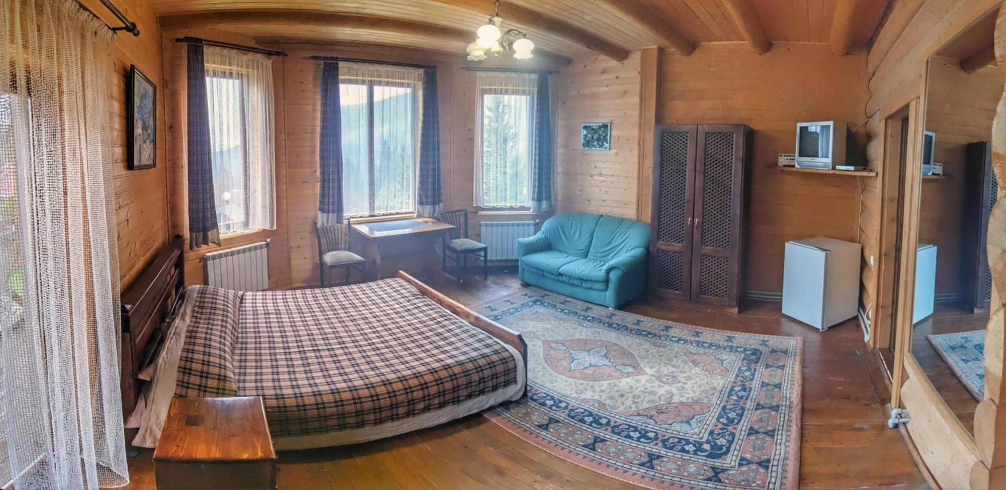 12 Months Estate Guest House Myslovka Стая снимка