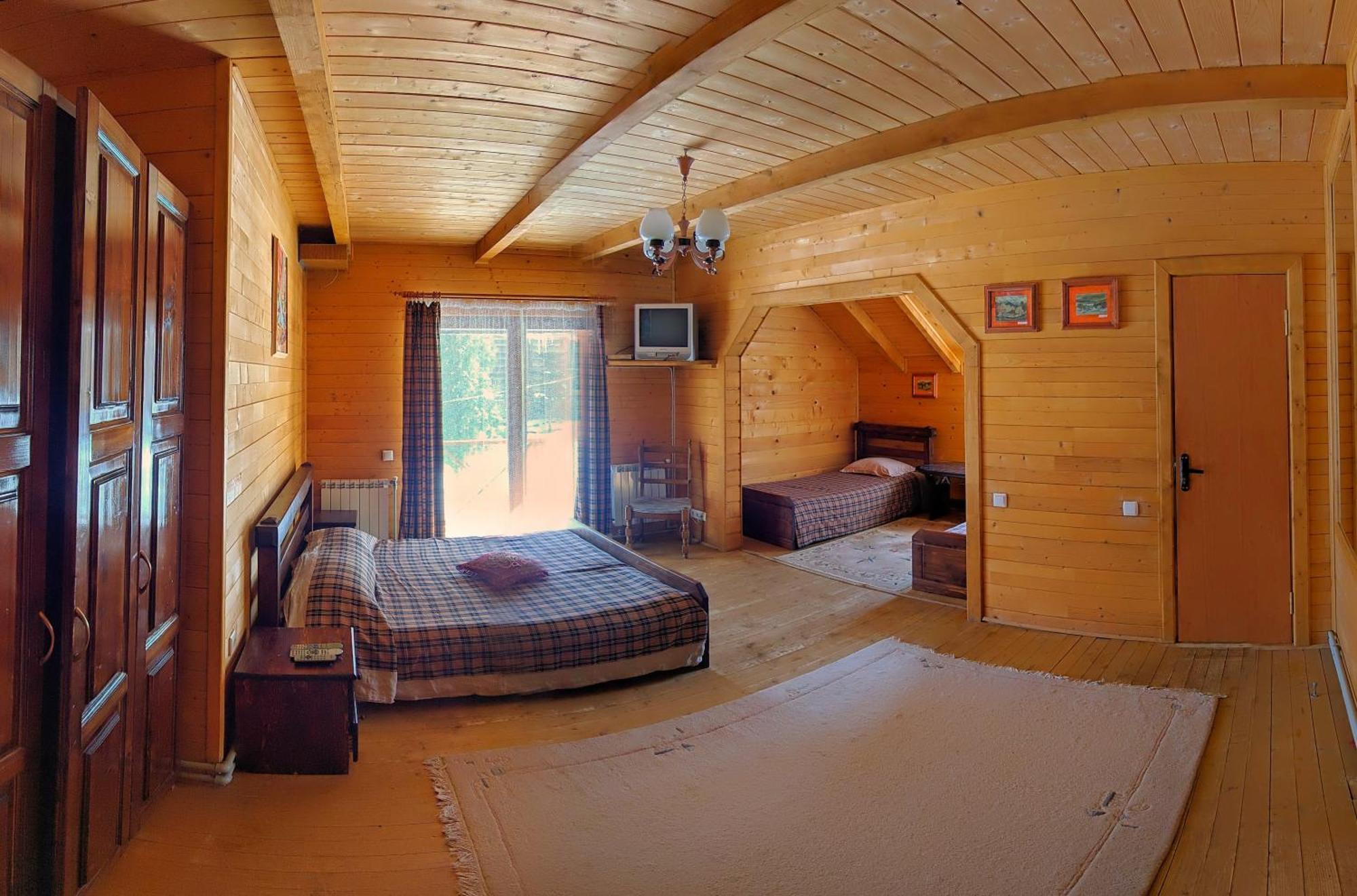 12 Months Estate Guest House Myslovka Стая снимка