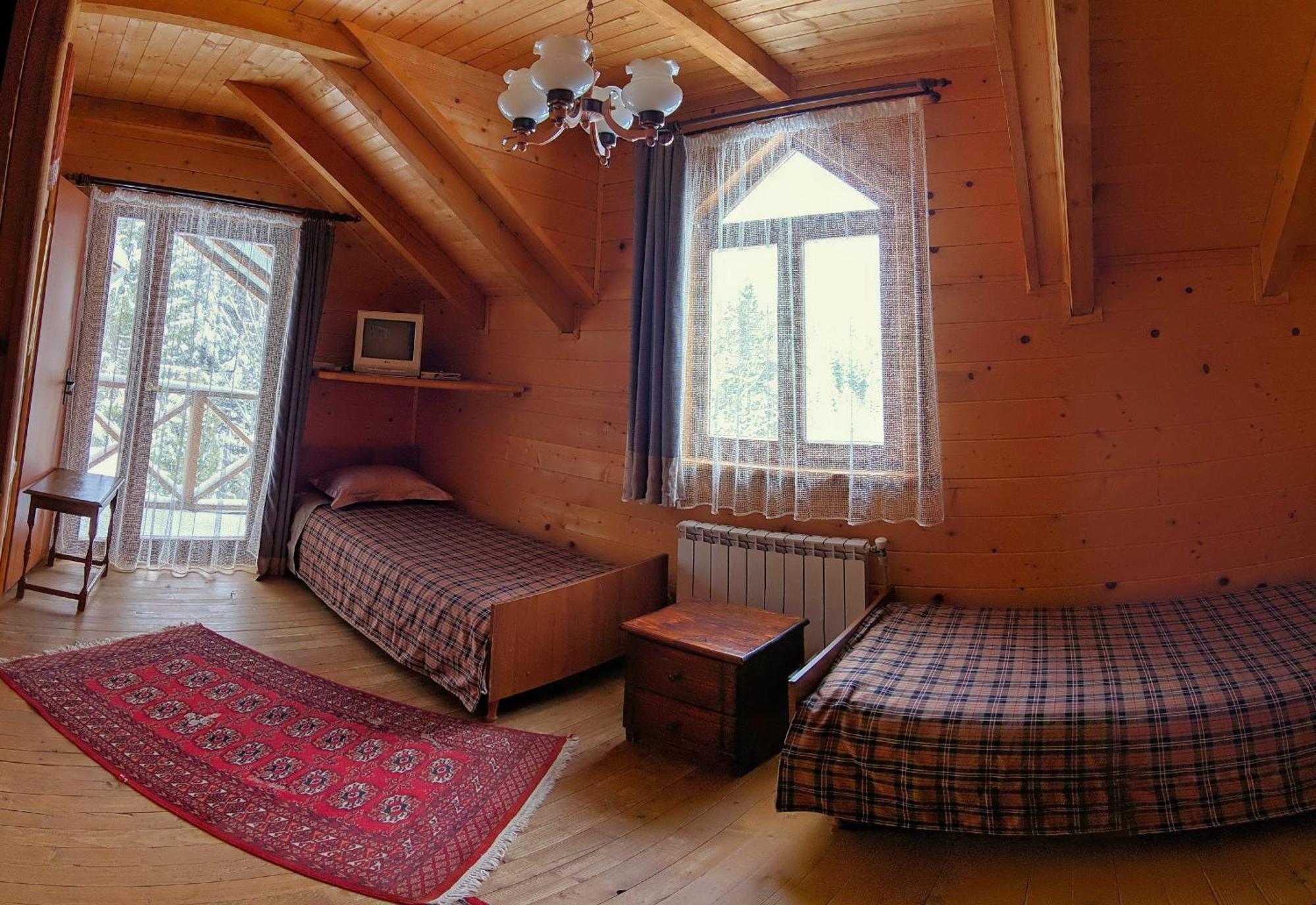 12 Months Estate Guest House Myslovka Стая снимка