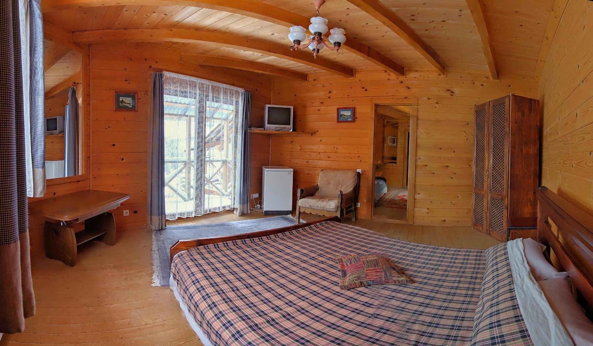 12 Months Estate Guest House Myslovka Стая снимка