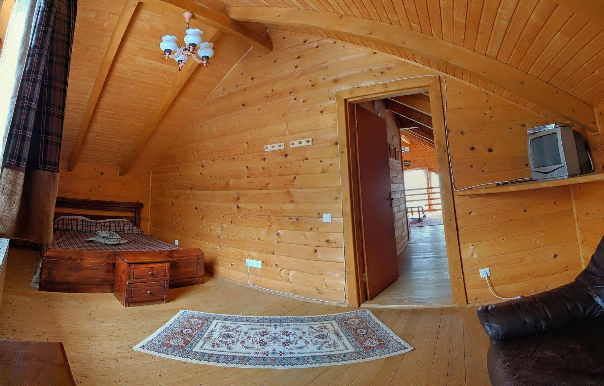12 Months Estate Guest House Myslovka Стая снимка