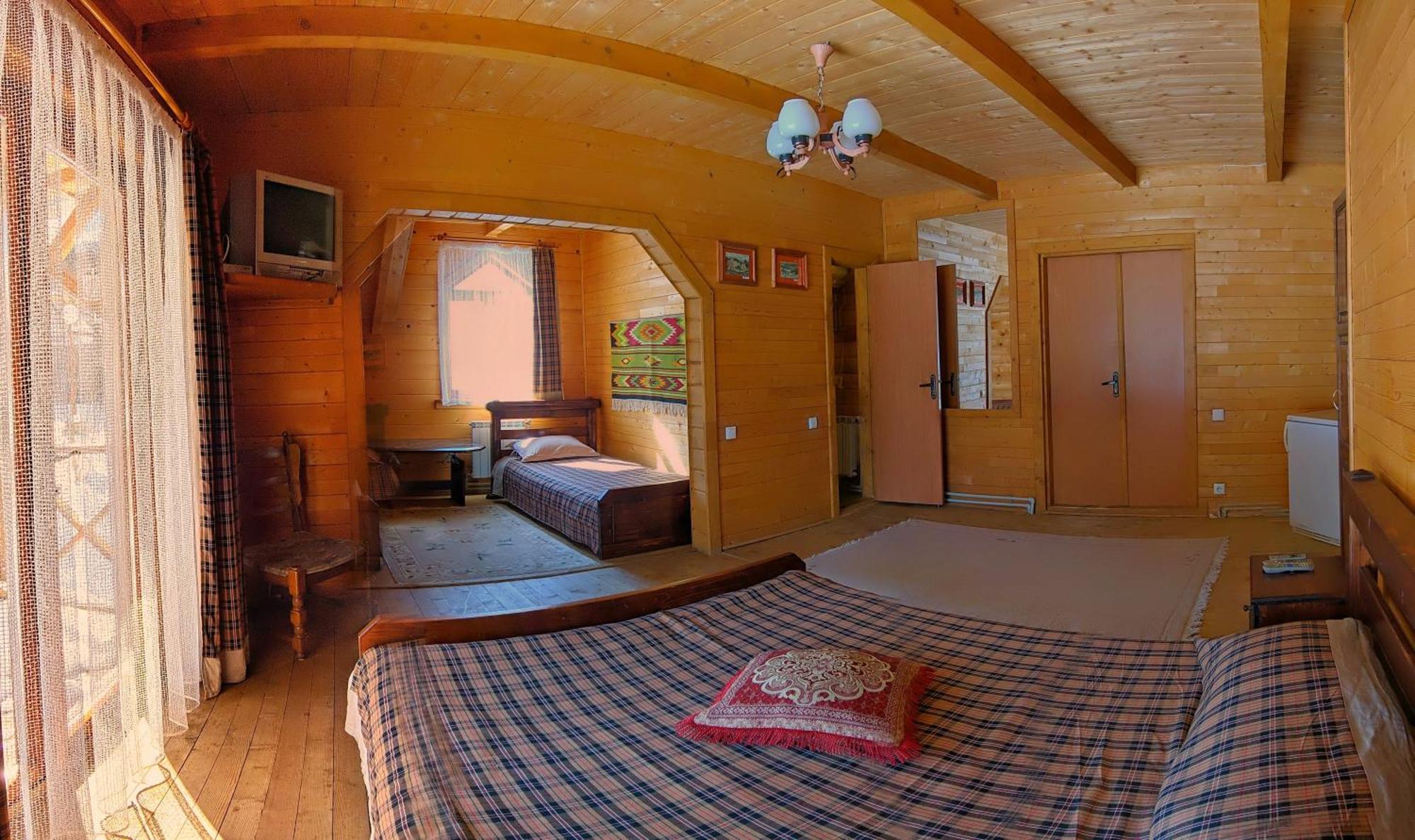 12 Months Estate Guest House Myslovka Стая снимка