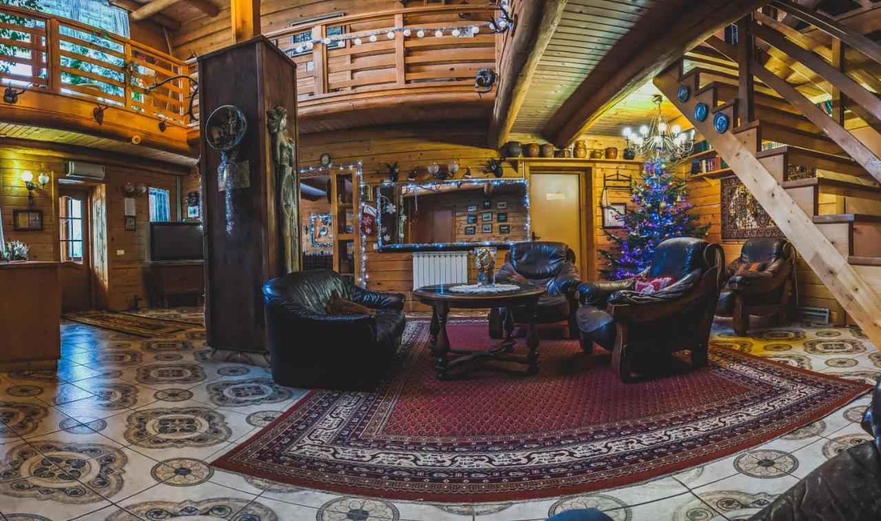12 Months Estate Guest House Myslovka Екстериор снимка