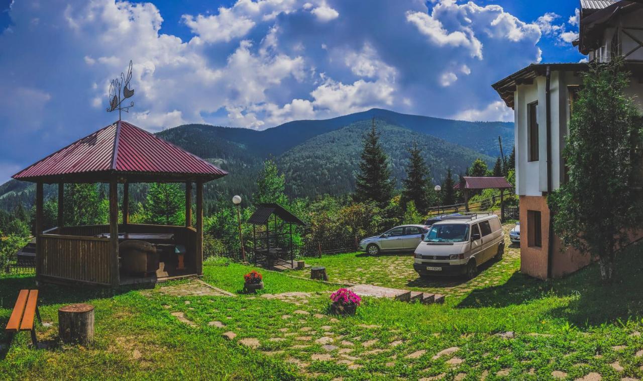 12 Months Estate Guest House Myslovka Екстериор снимка