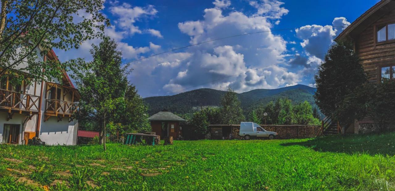 12 Months Estate Guest House Myslovka Екстериор снимка