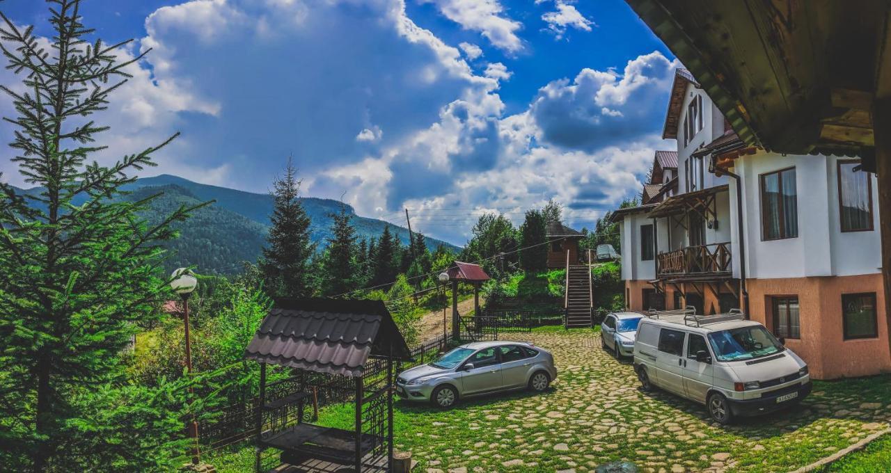 12 Months Estate Guest House Myslovka Екстериор снимка
