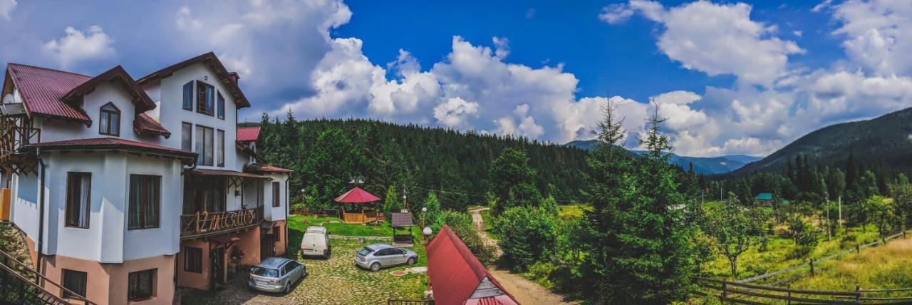 12 Months Estate Guest House Myslovka Екстериор снимка