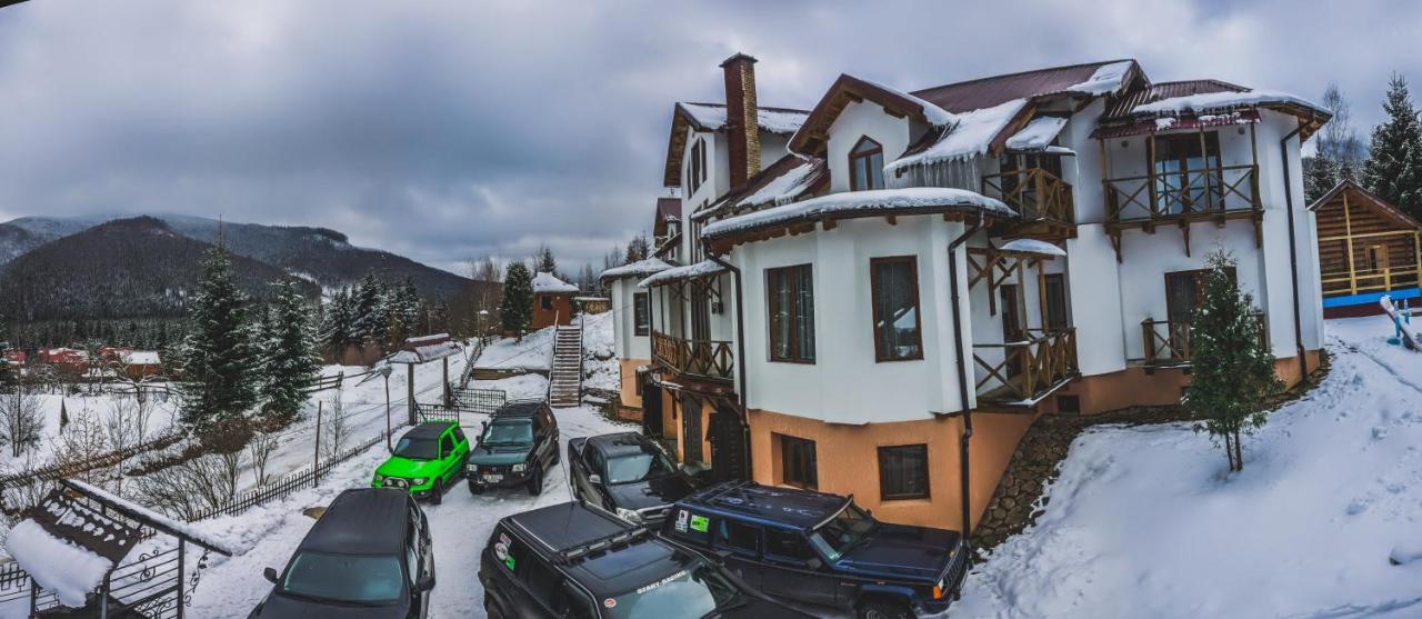 12 Months Estate Guest House Myslovka Екстериор снимка