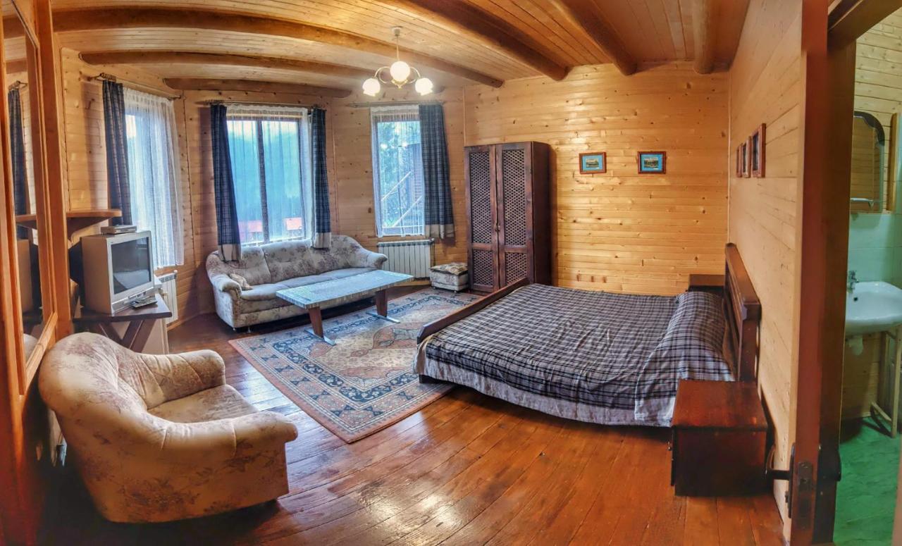 12 Months Estate Guest House Myslovka Стая снимка